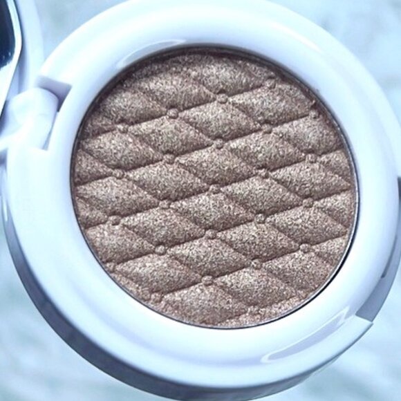 Seraphine Botanicals Highlighter-Oyster shade-warm ivory/champagne(mini) - Picture 4 of 9